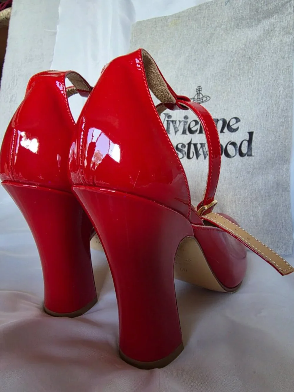 VIVIENNE WESTWOOD RED PATENT LEATHER ANKLE STRAP PUMPS – SIZE 40 – NEW